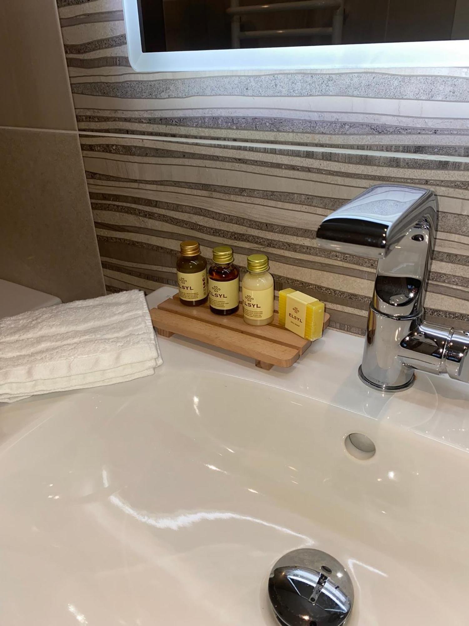 The North Cove, 20M To The Sea, Modern Studio Apartment بورتراش المظهر الخارجي الصورة